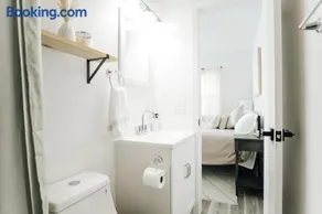 Tranquil Luxury: Modern Comfort! - Image 4