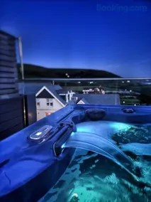 18 Woolacombe East - Luxury Apartment at Byron Woolacombe, only 4 minute walk to Woolacombe Beach! - Image 2
