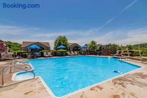 Cozy Lakeside Getaway - Outdoor Theater - Free Early Check-In- 4min to Silver Dollar City - Image 2