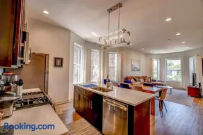 Spacious 5-BR Apt next to transit Free Parking - Image 2