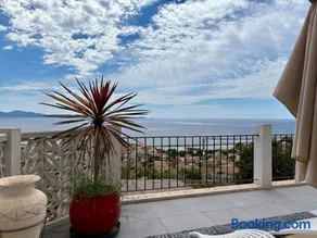 Superbe terrasse avec vue panoramique sur la mer - Image 3