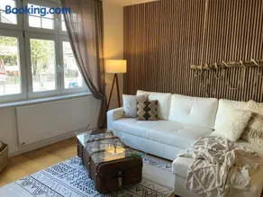 Wunderschöne Altbauwohnung in Toplage - Image 3