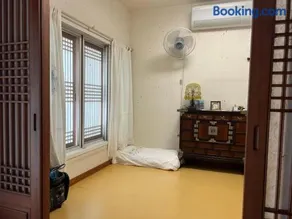 Eugene Hanok Stay - Image 4