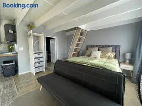 ACORN STUDIO Fully equipped Studio with kids loft - Image 3