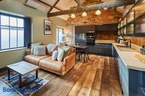 Host & Stay - Kingbridge Forge - Image 2