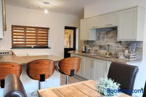Queensgate Holiday Cottage Beverley with Parking - Image 1