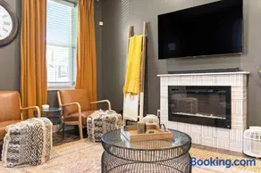 Spacious Home for 10 - Backyard - Sleeps Groups - Image 1