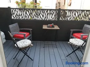 Spacious town house with balcony - Image 2
