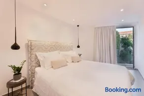 VILLA STONE PEARL SUTIVAN - exceptional luxury new three-room villa - private pool and jacuzzi - perfect location right next to the town center and the beach - secured parking space - Image 2