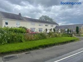 Warlands Farm Guest House - Image 1