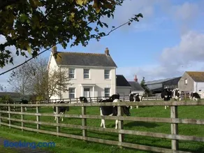 Glascoed Farmhouse - Image 2