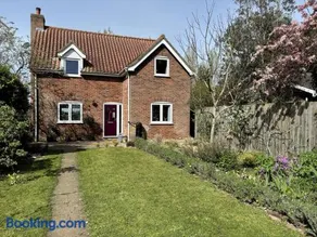 Fables - storybook cottage, Suffolk sunsets - Image 1