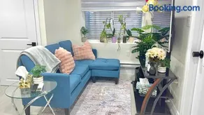 Modern 2BR Suite Private Entrance Parking New - Image 3