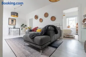 Troon Centre Seaside Retreat -Apt close to Beach Golf and Surf - Image 1