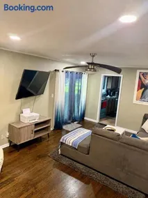 Cozy Family House 5 mins From Chiefs & Royals Stadium - Image 3