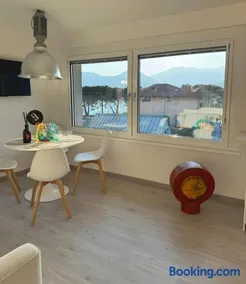 L4K3 Luxury Apartment - Lake View, Free Pool, Balcony, 50 m to Lake & Historic Center, 90 m2 - Image 3
