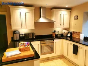 Historic, traditional & Spacious Wiltshire Cottage - Image 5