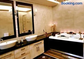 Queen Boutique Suites Preveza - Image 4