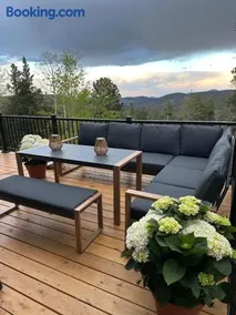 Modern Chalet w Hot Tub, Views, Putting Green - Image 2