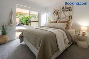 Acacia Mollymook Beach - Pool & Tennis Court - Image 2