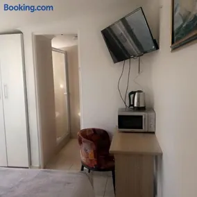 Sunshine Guest House - Image 3
