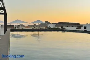 Great location 2BD 2BTH Walking distance to Medano - Image 3