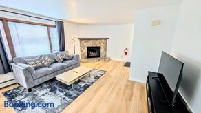 Spacious Downtown 2-bdrm Apartment - Image 1