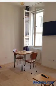 Central and comfortable studio, near train station - Image 1