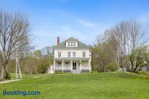 7PH Sunny Farmhouse Retreat, AC, Game Room, Dog Friendly - Image 2