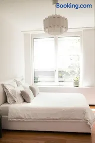 Modern 2 bed 2 bath - home gym, office, parking - Image 3