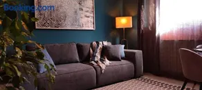 Retro a stylish apartment with a large garden - Image 2