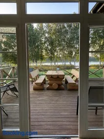 Private lakeside holiday house with fireplace, sauna, hot tub - Ezernams Dzintars - Image 2