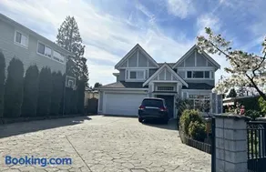 Spacious 2 Bedroom Suite in Burnaby Free Parking, Full Kitchen, Near Transit - Image 1