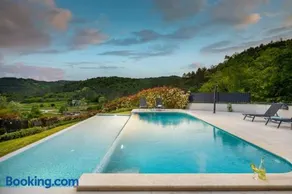 Villa adatta alle famiglie con terrazza, sauna e giardino - Image 4
