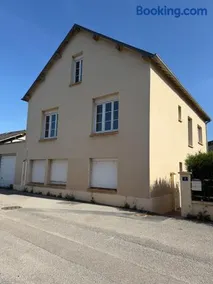 Great location next to a park and downtown, well-equipped - Image 1