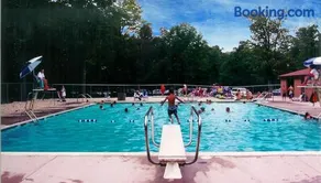 Tranquil Getaway in the Pocono Mountains - Image 2