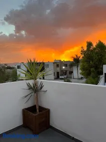 Casa completa, 4 dormitorios, 7 camas dobles, 4 sofá cama, 3 baños 1 en planta baja, cocina equipada, consola Arcade, asador, juguetes para niños, plancha, secadora, cafetera, etc, fraccionamiento privado, zona de vías rápidas y toallas - Image 3