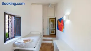 Designer villa among rocks, art and endless blue - Image 1