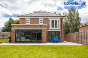 The Orchard - Spacious 5 Bed - Image 1