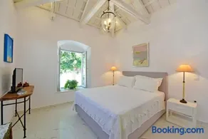 A Sea-licious Vacation - Chic & Style in Hydra - Image 4