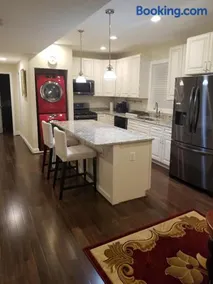 Beautiful New 4 Bedroom 3 Bath Family Home Or 1 BR Apt Nr Howard U Downtown NW DC - Image 2