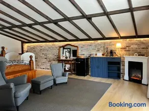 Wolf Ridge - Farm Stay - Image 1