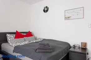 NEW ShalalaLiving Vienna - Lovenest or Workspace near Schönbrunn BG - Image 5