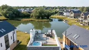 Mallards Way ML01 HOT TUB Lakeside Spa - Image 2
