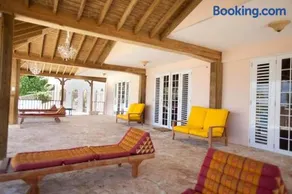 Perfect for destination weddings & family vacations! - Image 2