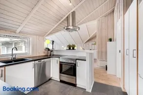 Spacious And Well-Kept Holiday Home With Spa And Sauna Near Øer Beach - Image 2