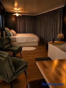 Suite romantique sur l'eau - Sauna, Rooftop, Bain - Image 3