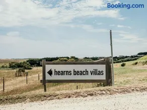 Hearns Beachside Villa 8 - Image 2