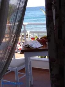 Cosy Apartment with Sea View - Image 2
