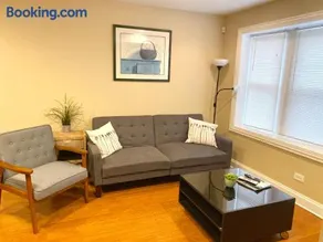 Entire Modern 2 Bedroom Apartment - Image 3